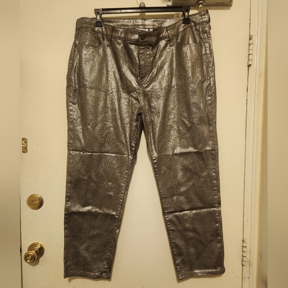 Beautiful Chicos Silver shimmery snakeskin print pants
